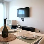 Atlantic - Two-bedroom Premium 아파트 아데제